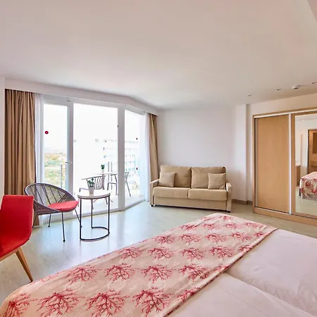 Universal Perla 4*