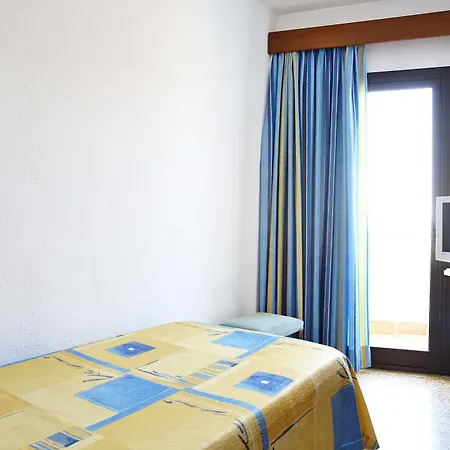 Universal Perla 4*